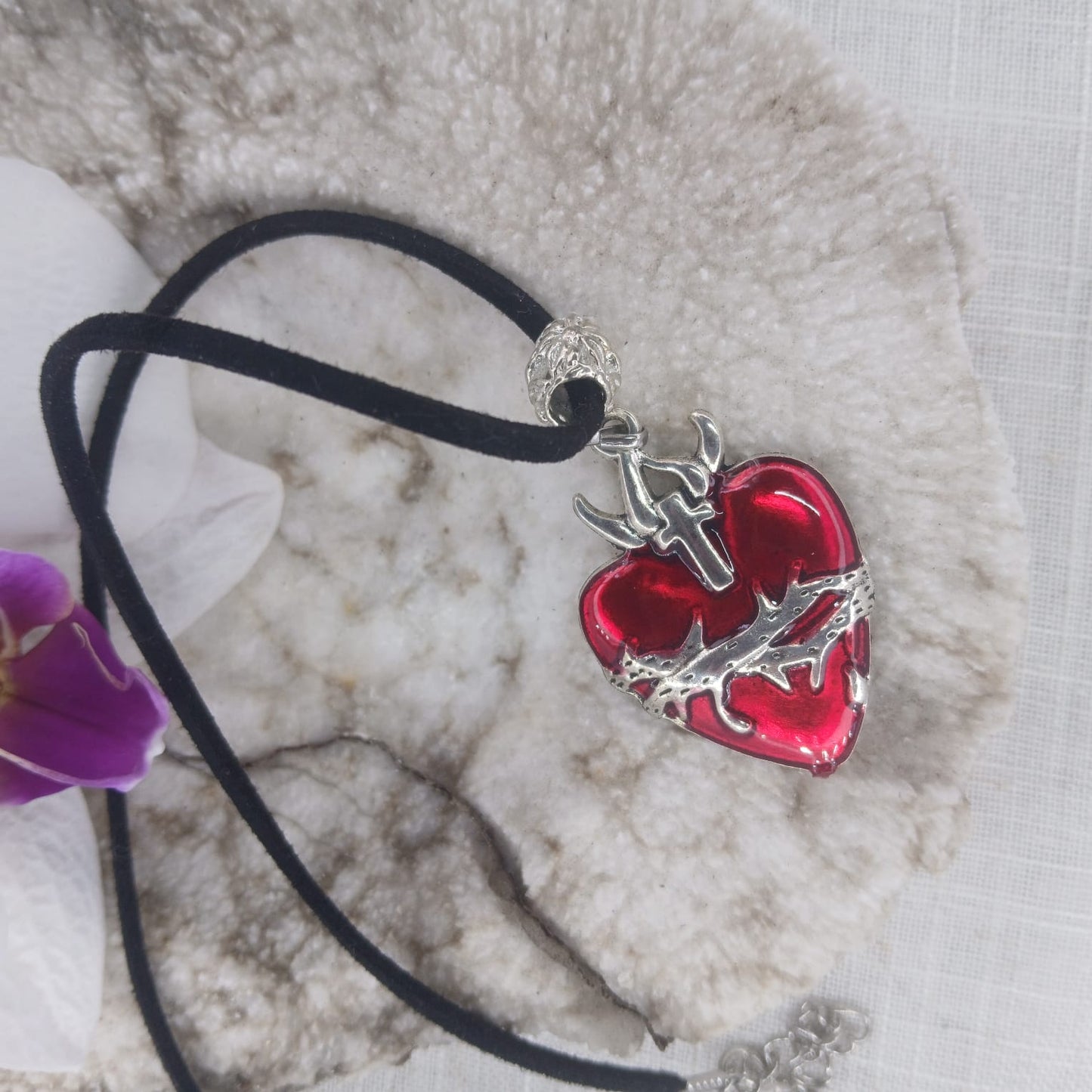Heart Throb Choker